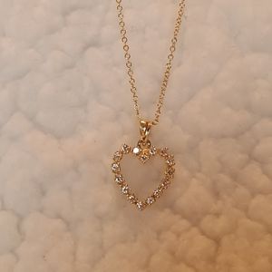 🎉SOLD🎉SOLD🎉18k Gold Diamond Heart Shape Pendant